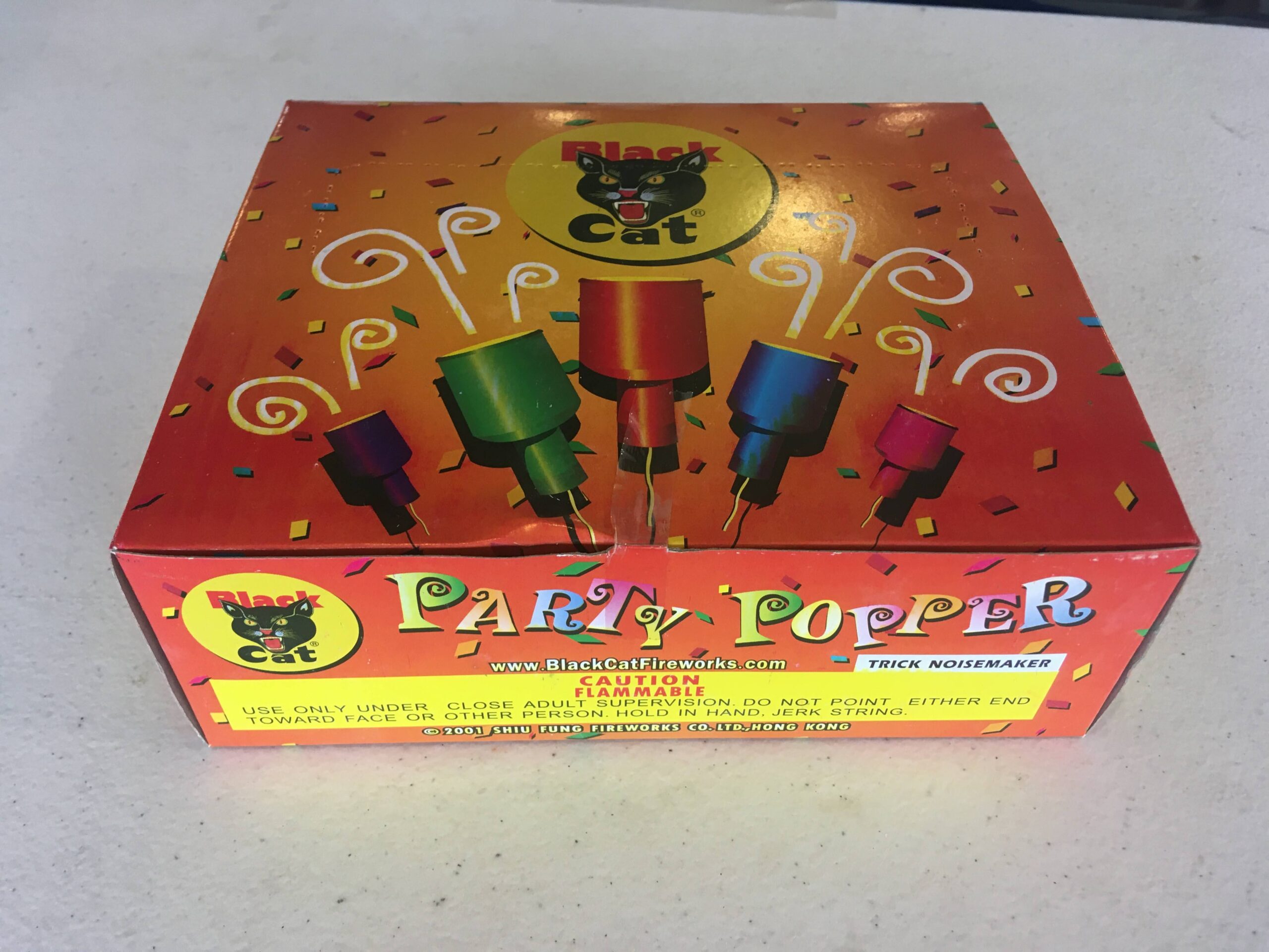 Black Cat Party Popper (Box of 72) – Bartz Fireworks